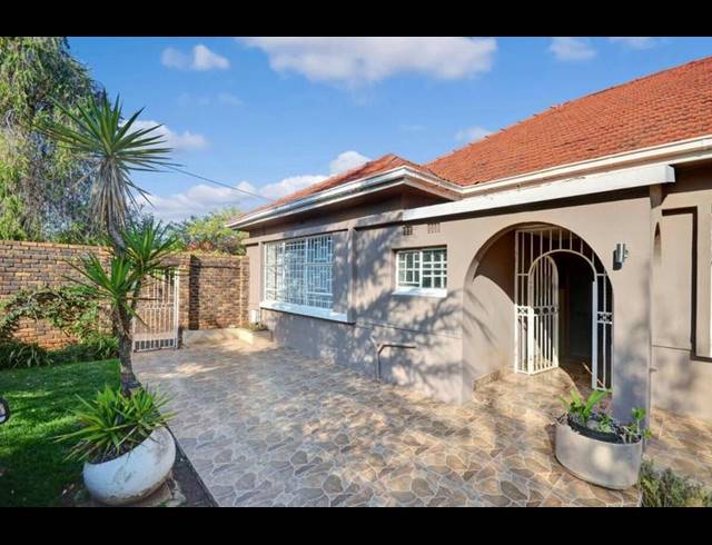 4 BEDROOM HOUSE FOR SALE IN OBSERVATORY